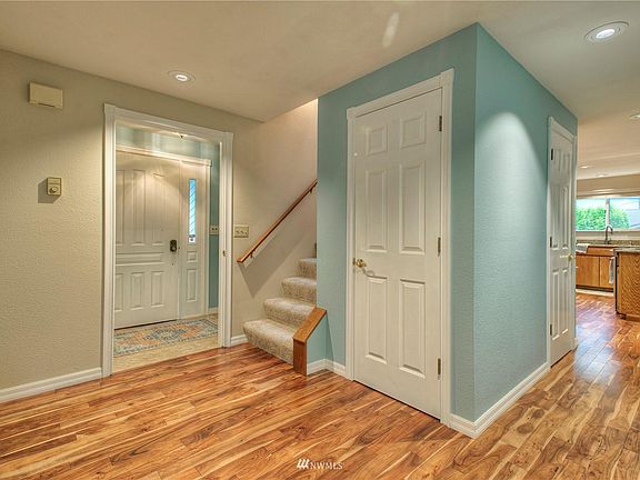 5th image of 33115 E Lake Holm Dr SE