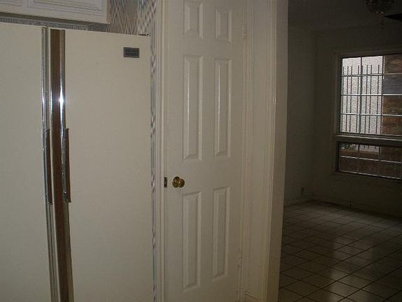 4th image of 4134 Woodcreek Dr