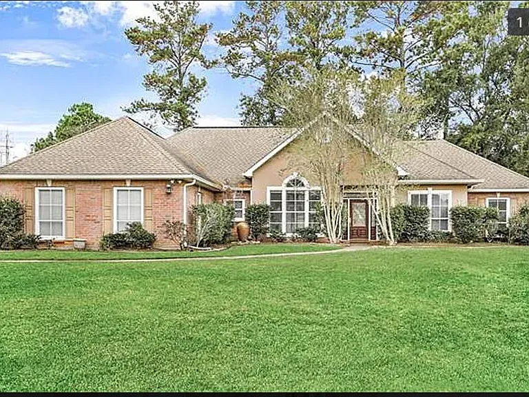 River Oaks Dr — Photo 1