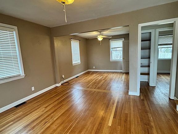 2nd image of 1000 Columbia Rd