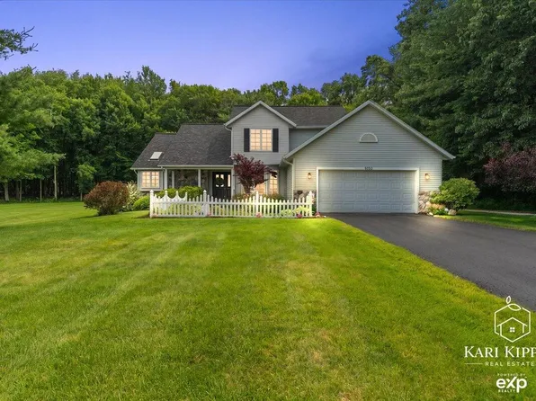 8150 Country Pine Dr SE, Alto, MI 49302