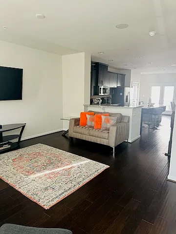 4 bed, 3.5 bath, 1680 sqft, $3,300 — Photo 2