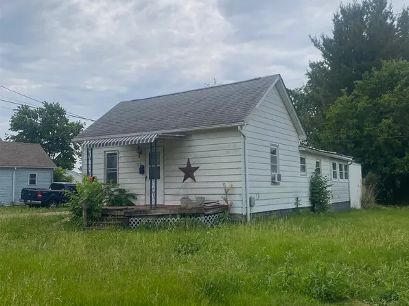 230 E Hickory St, Canton, IL 61520