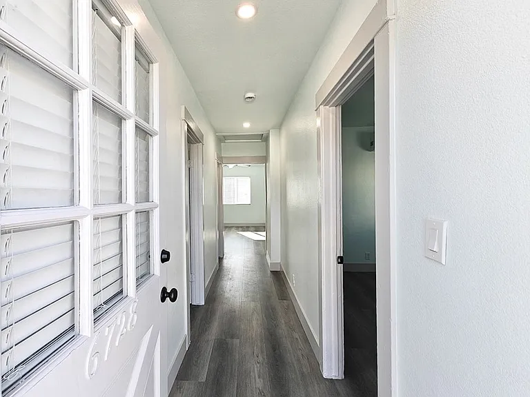 6728 S Whittier Ave — Photo 3