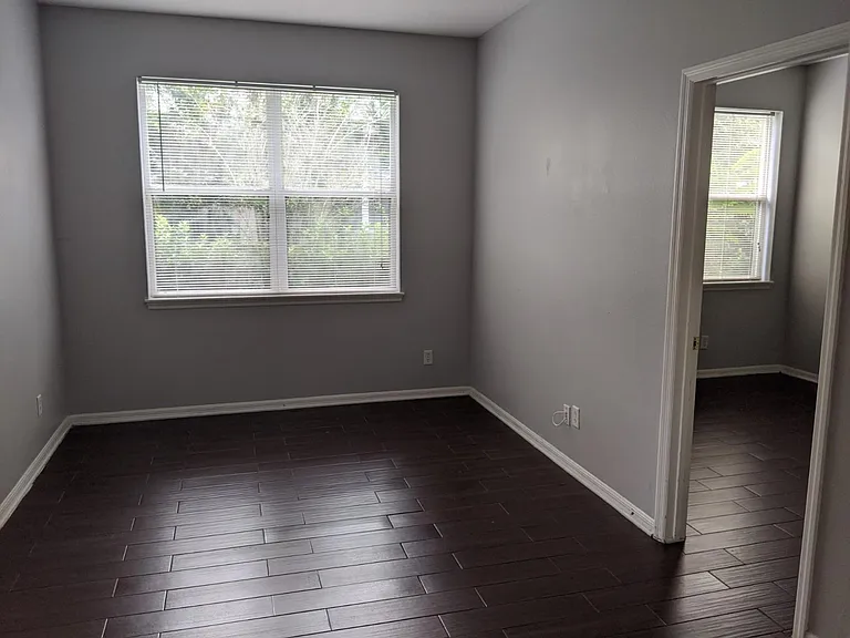 750 Lake Cove Pointe Cir — Photo 6