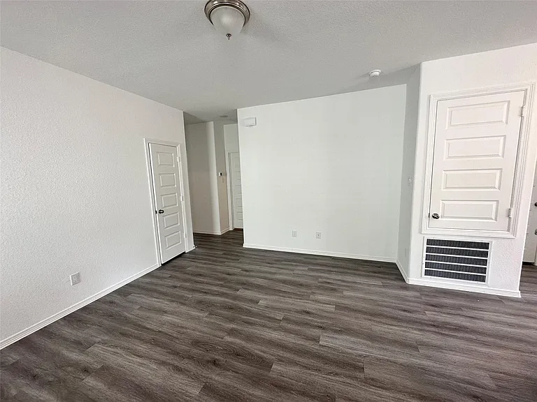 16580 Moss Ln — Photo 2
