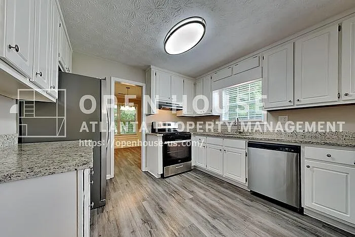 70 Leighs Grove Way — Photo 6