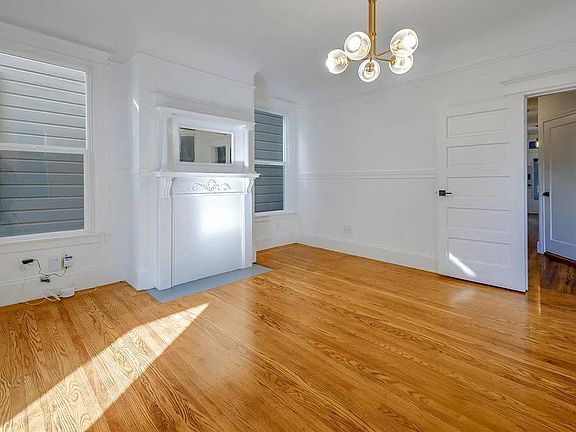 2nd image of 1320 S Van Ness Ave #1