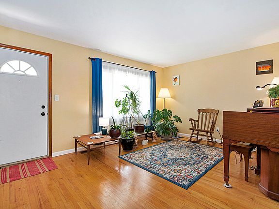 5th image of 8683 Hemlock Ct