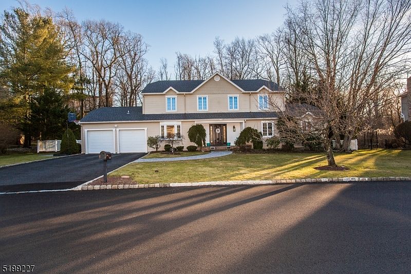 1st image of 15 Windridge Dr