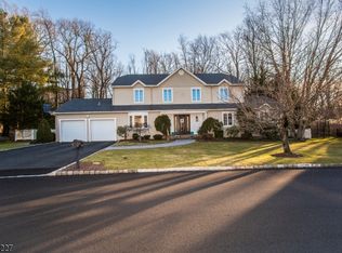 15 Windridge Dr, North Caldwell Boro, NJ 07006