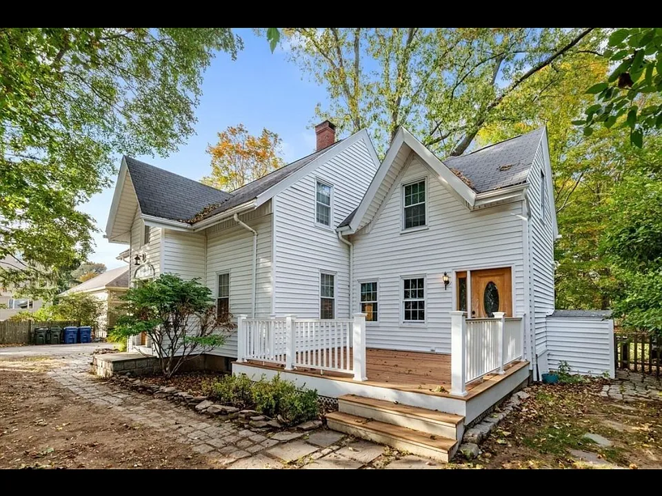 11 Holten St #1
