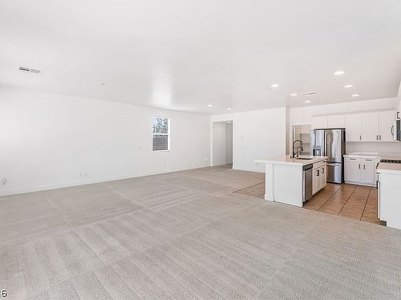 5th image of 1002 Solemn Cactus Ave