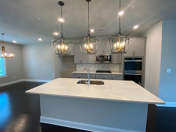 5th image of 509 Hampton Ct #101