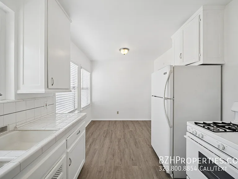 1402 1/2 N Mansfield Ave #1402-1/2 — Photo 10