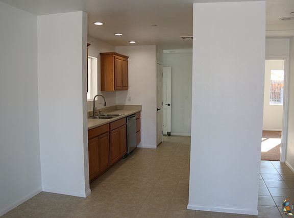 5th image of 235 W Heil Ave