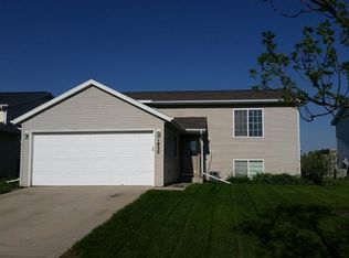 1830 Huntington Ct, West Fargo, ND 58078
