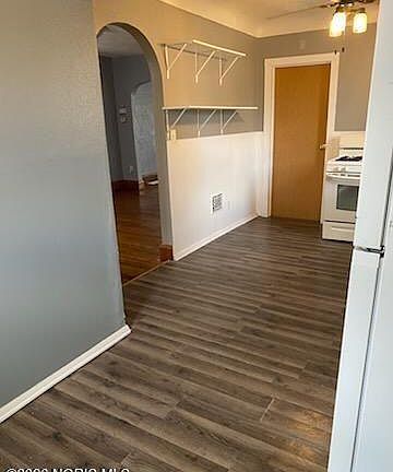 5th image of 3256 Jeannette Ave