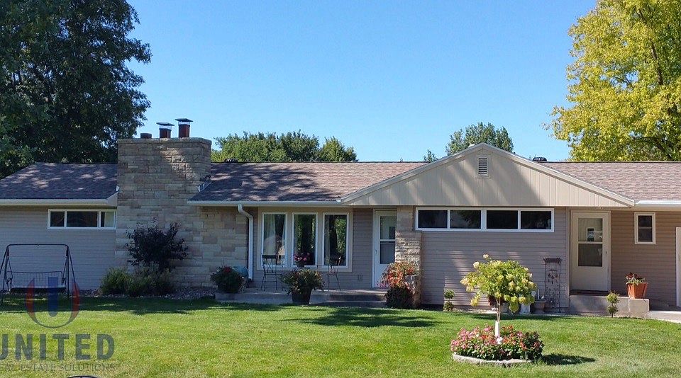1st image of 300 W 32nd St
