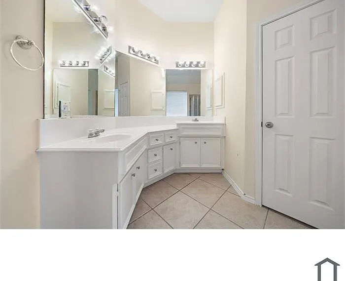 4 bed, 2600 sqft, $2,700 — Photo 2