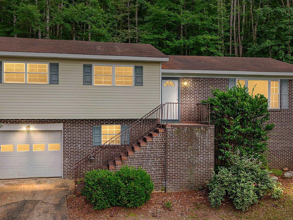 1st image of 215 Oak Ridge Dr