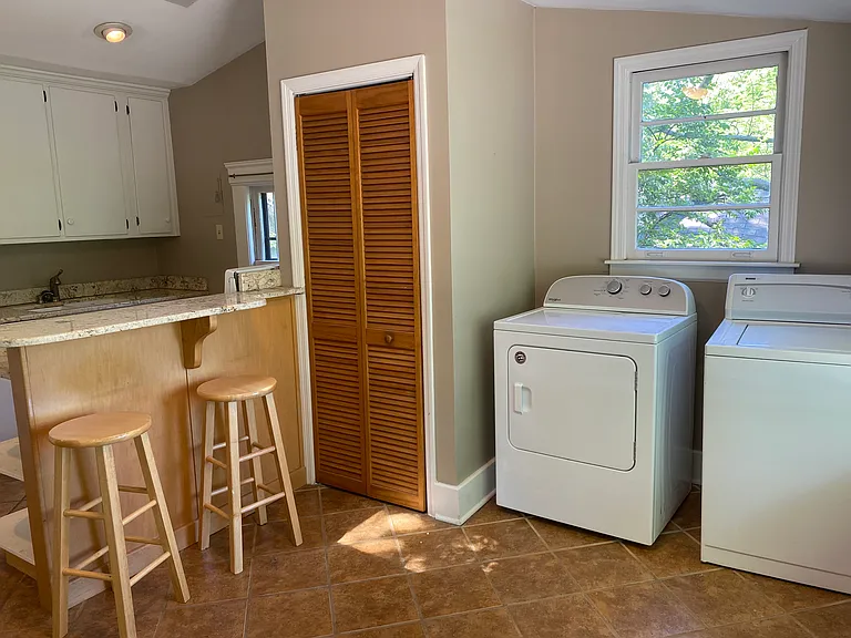 kitchen has washer and dryer