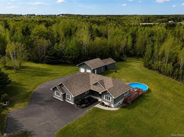 76 Daniel Dr, Moncton, NB E1H 0B4