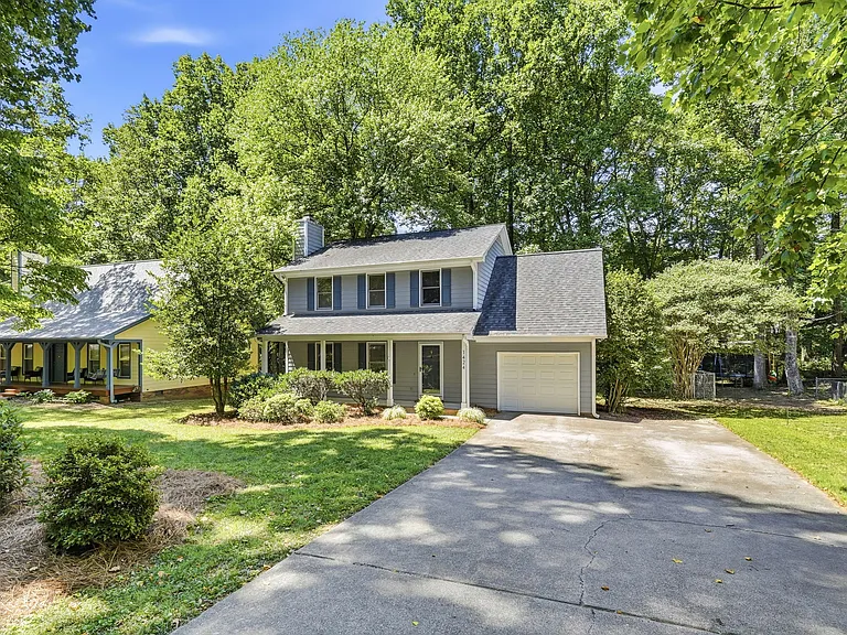 1424 Brookwood Dr — Photo 3