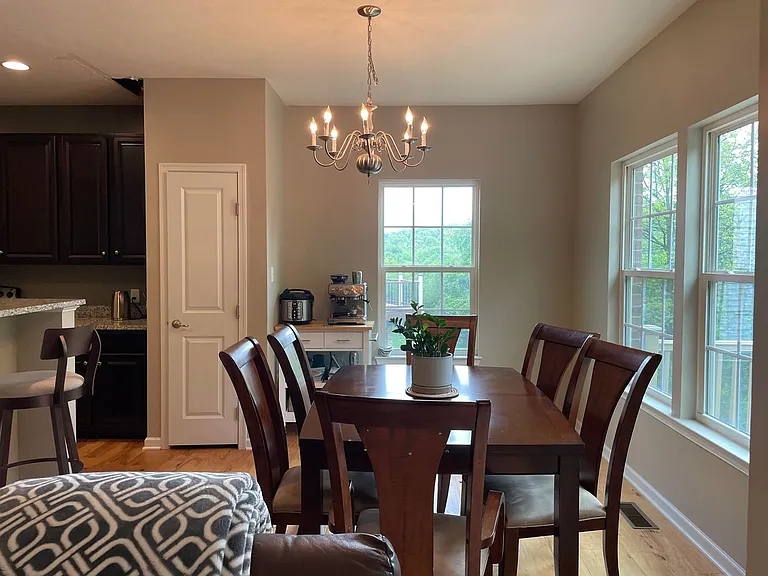 715 Fairgate Dr — Photo 3