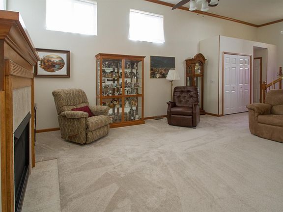 5th image of 1521 Lupine Cir
