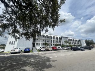 575 NE 143rd St, Miami, FL 33161