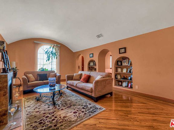 5th image of 2110 W 83rd St