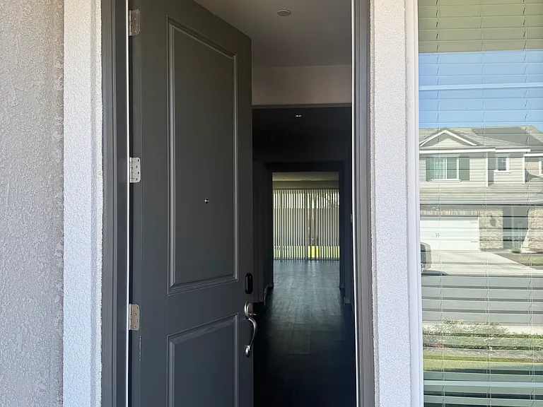 1223 S Traverse Dr — Photo 2