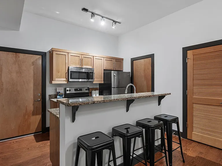 306 E Grace St — Photo 43
