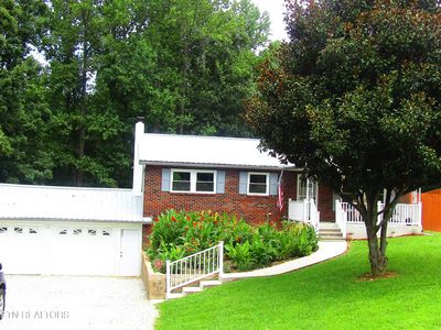 863 S High Knob Rd, La Follette, TN, 37766