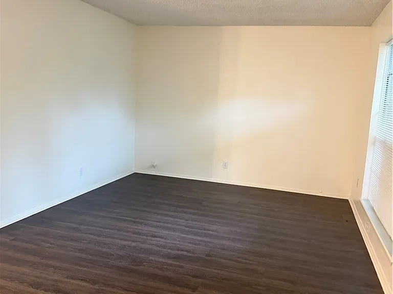 1513 Shannon Cir — Photo 3