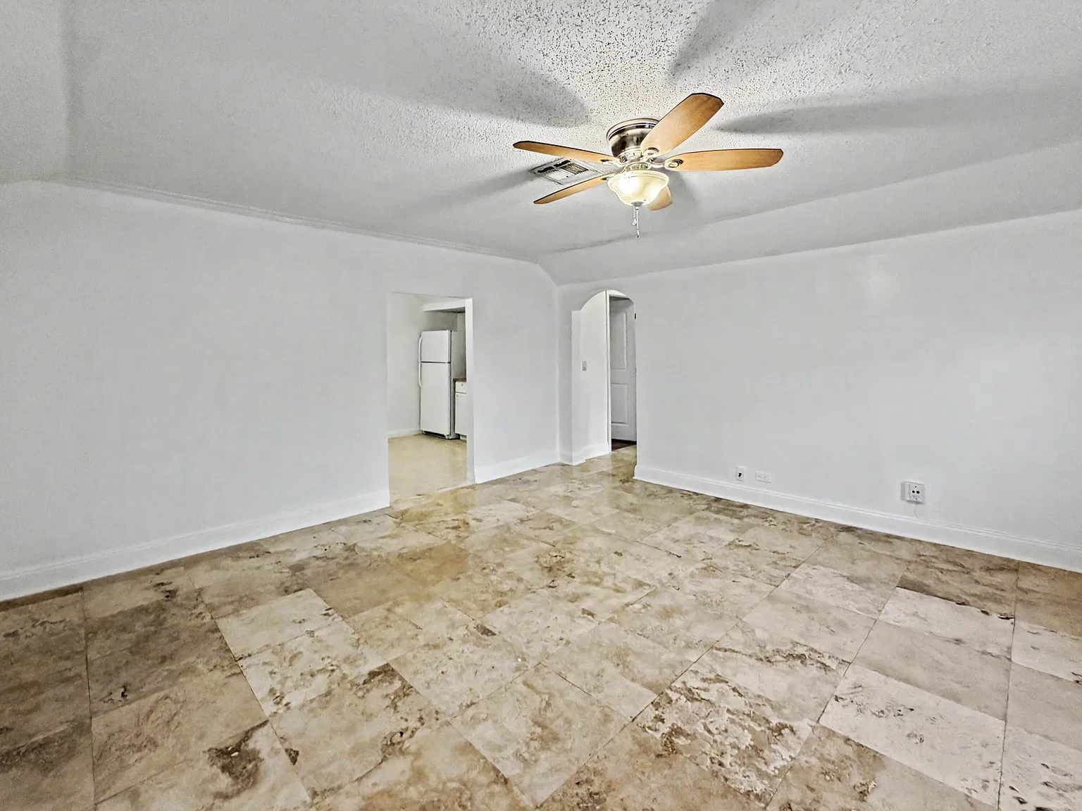 2 bed, 2.0 bath, 1100 sqft, $2,600 — Photo 3