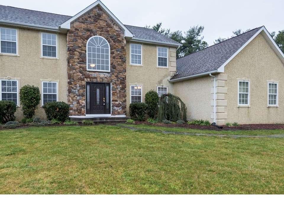 1st image of 404 N Thomas Ct