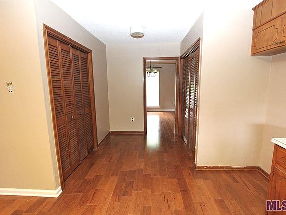 4th image of 16818 Ticonderoga Ave