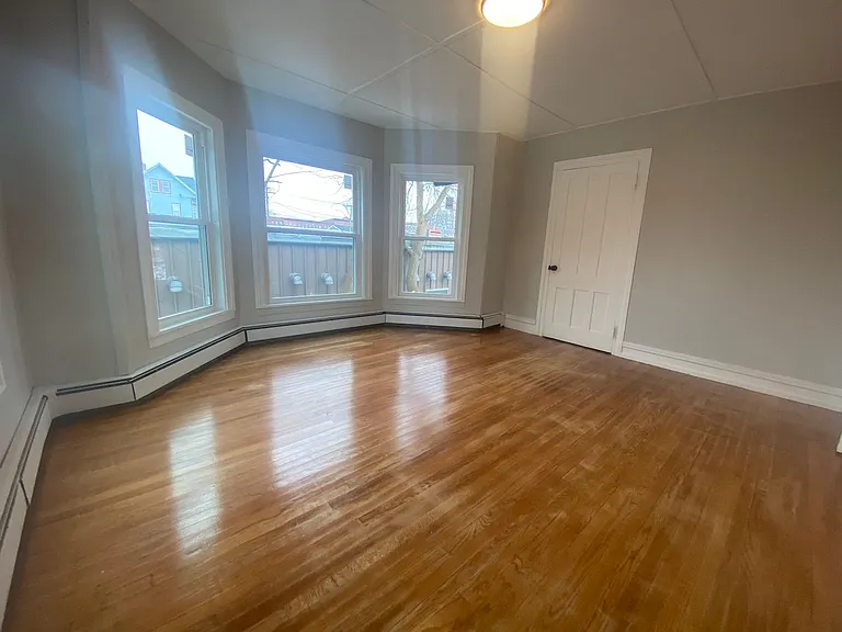 142 N Mechanic St — Photo 27
