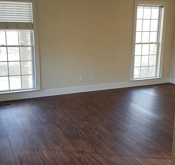 188 Fowler Dr — Photo 3