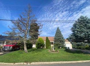 44 Seley Dr, North Babylon, NY 11703