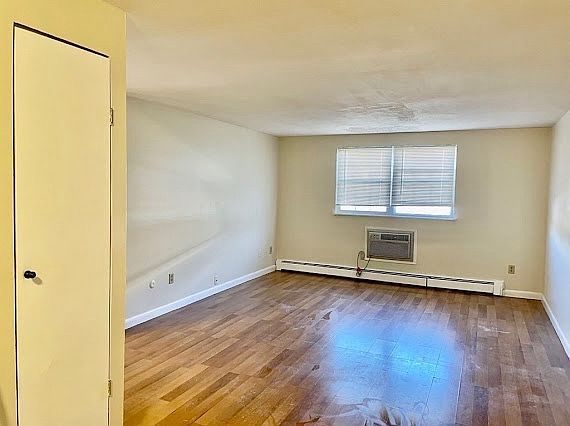 4th image of 351 Hildreth St APT 23