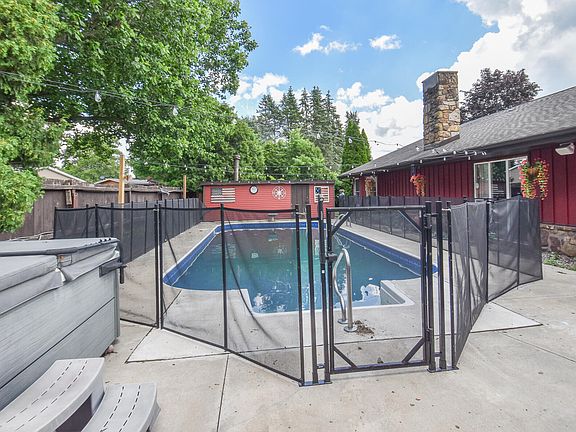 5th image of 17 Linda Ln