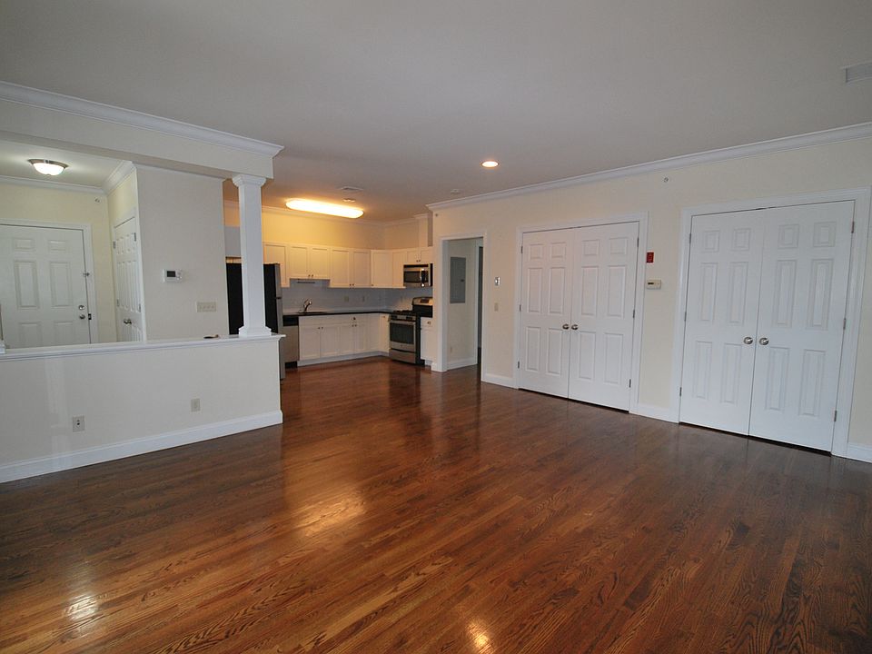 1st image of 37 Glenmare Mews
