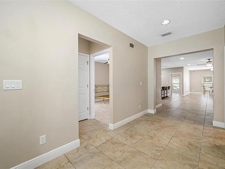 230 Clayton St — Photo 3