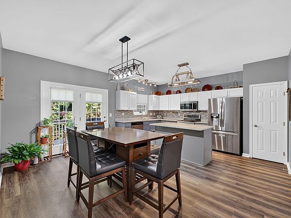 4th image of 218 Cambria Ct