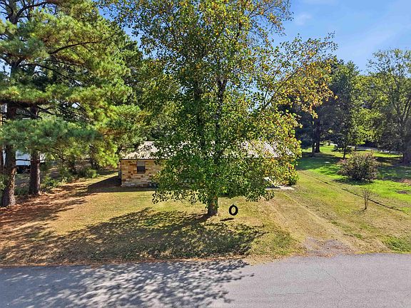 2nd image of 906 2nd St