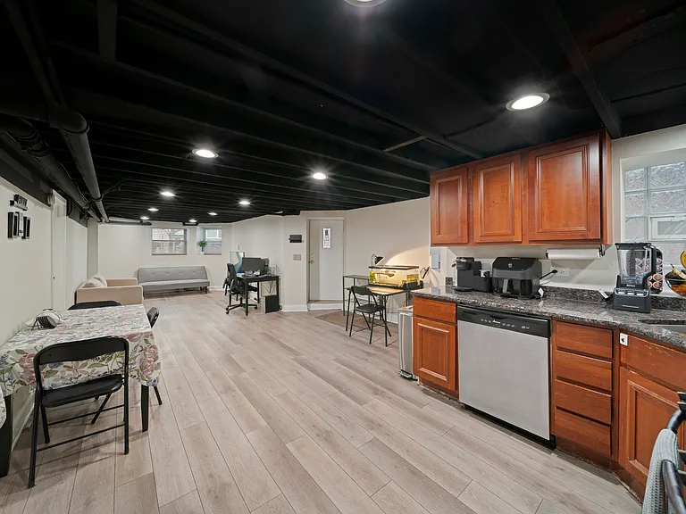 5009 W Montrose Ave #G — Photo 5
