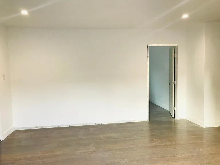 3710 McKenzie Ave — Photo 10